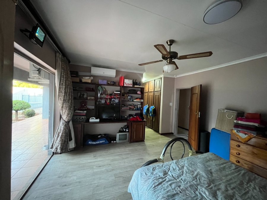 5 Bedroom Property for Sale in Van Der Hoff Park North West